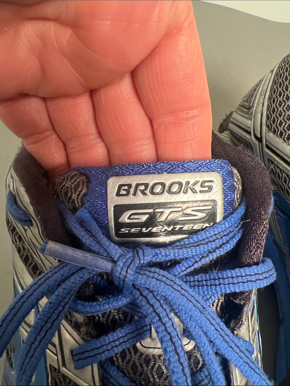 Brooks GTS Adrenaline 17. Running Shoes in Black and Blue size 14 wide. Men’s - Picture 10 of 16